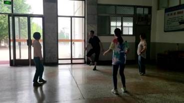 说明: E:\CZG\非教学\工会党务与指导青年教师\20220606 校工会活动视频\英国威廉集团官网 姜亚东 踢毽子_Moment.jpg